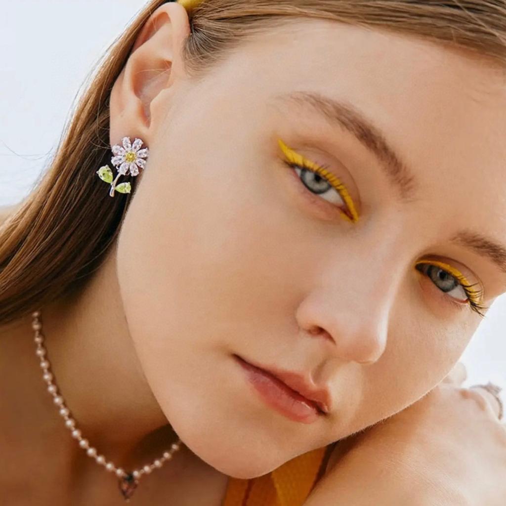 New Hot Brand Vintage Flower Earrings for Women Gift Luxury Jewelry Fashion Copper Designer Eardrop Lady Party Stud Earrings
