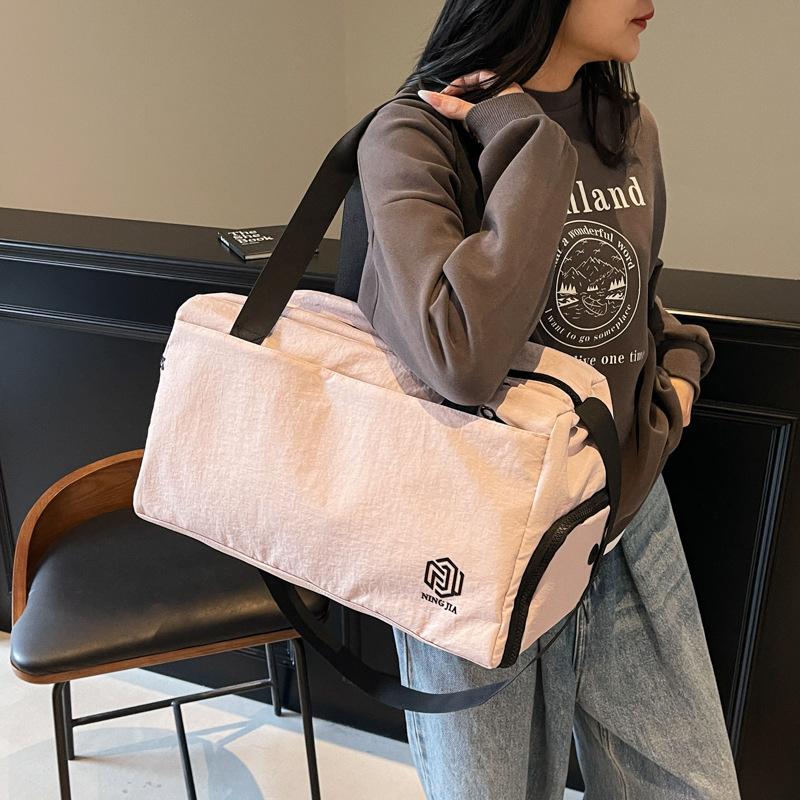 Short-distance large-capacity travel bag dry and wet separation sports portable fitness bag light casual messenger shoulder storage bag