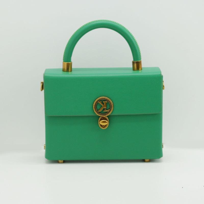 

New high-end portable women s bag fashionable versatile light luxury single shoulder oblique span small square bag. зелёный