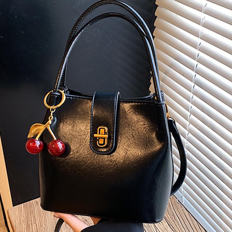 Simple Retro Small Bag Women's 2025 Autumn New Trendy Out Hand Bag Popular Shoulder Messenger Bag Bucket Bag