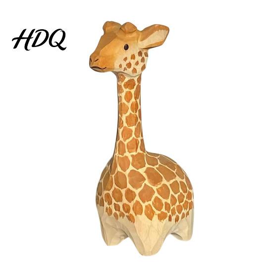 Natural Basswood Animal Carvings Wooden Giraffe Figurine Cute Cartoon Ornament Minimalist Artistic Desktop Wood Figures Statue Hand-Painted