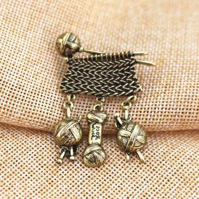 Vintage Sweater Brooch Creative Alloy Hairball Fringed Corsage Fashion Simple Coat Accessories