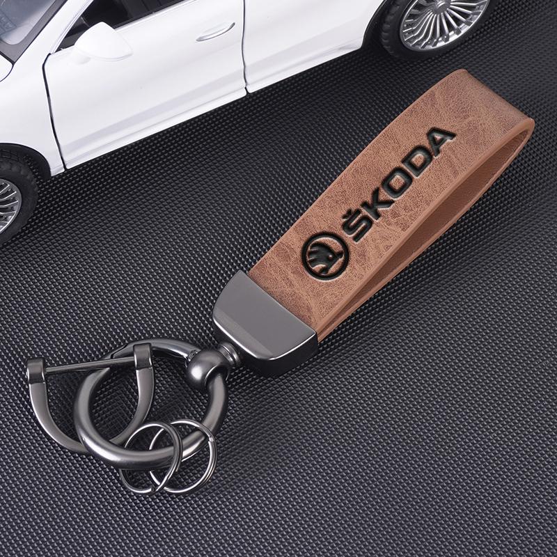 Vintage Leather Car KeyChain 360 Degree Rotating Key Ring For Skoda Octavia Rapid Scala Karoq Kamiq Fabia Superb Kodiaq fsvr64
