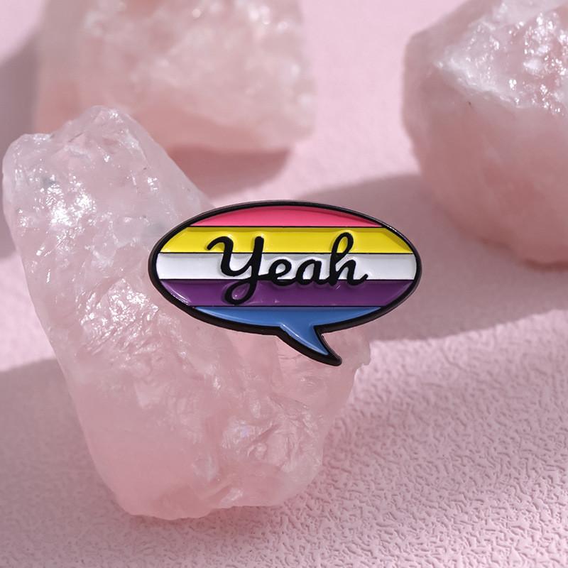 Unikalna litera geometryczna przypinka broszka modny emaliowany design na co dzień i dla par stylowy