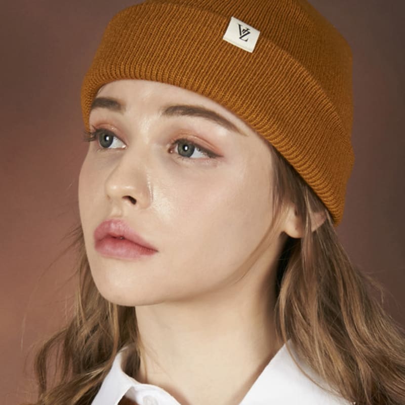 

Шапка бини VARZAR с монограммой, горчичная FREE