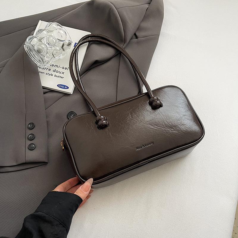 

Популярная в этом году ретро сумка-подушка высокого класса женская осенне-зимняя сумка Boston для通勤, портативная на плечо, подмышку, тренд темно-коричневого