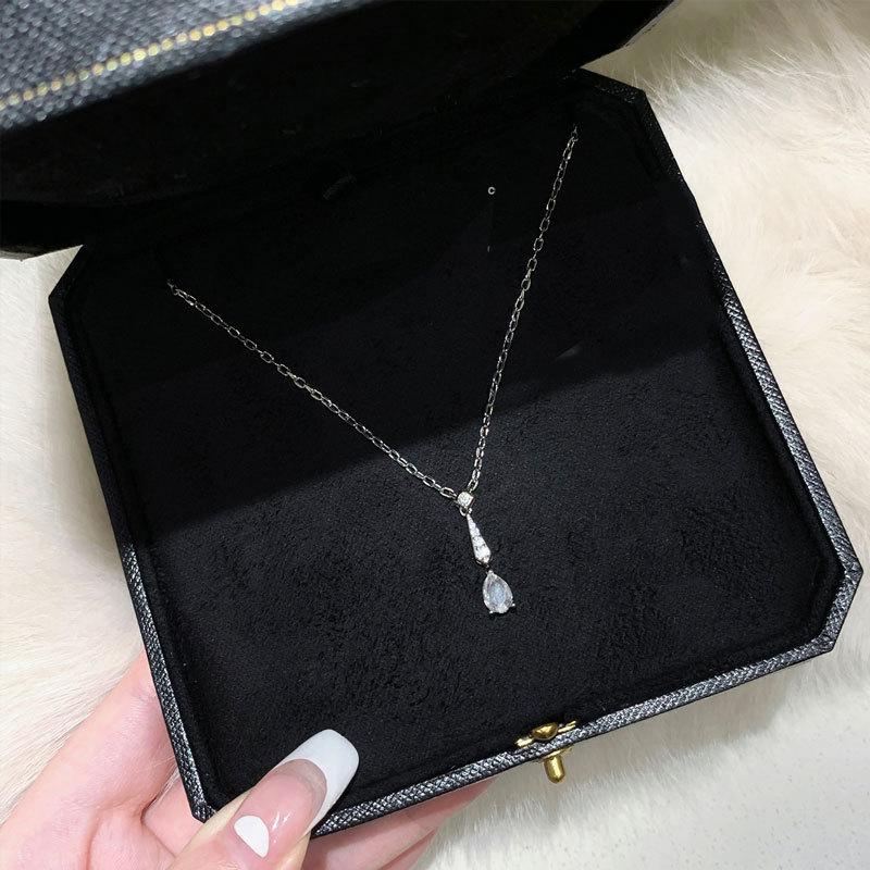 

Necklace Ceiling Inlaid with Diamonds, Super Sparkling, Gentle and White Collarbone Chain