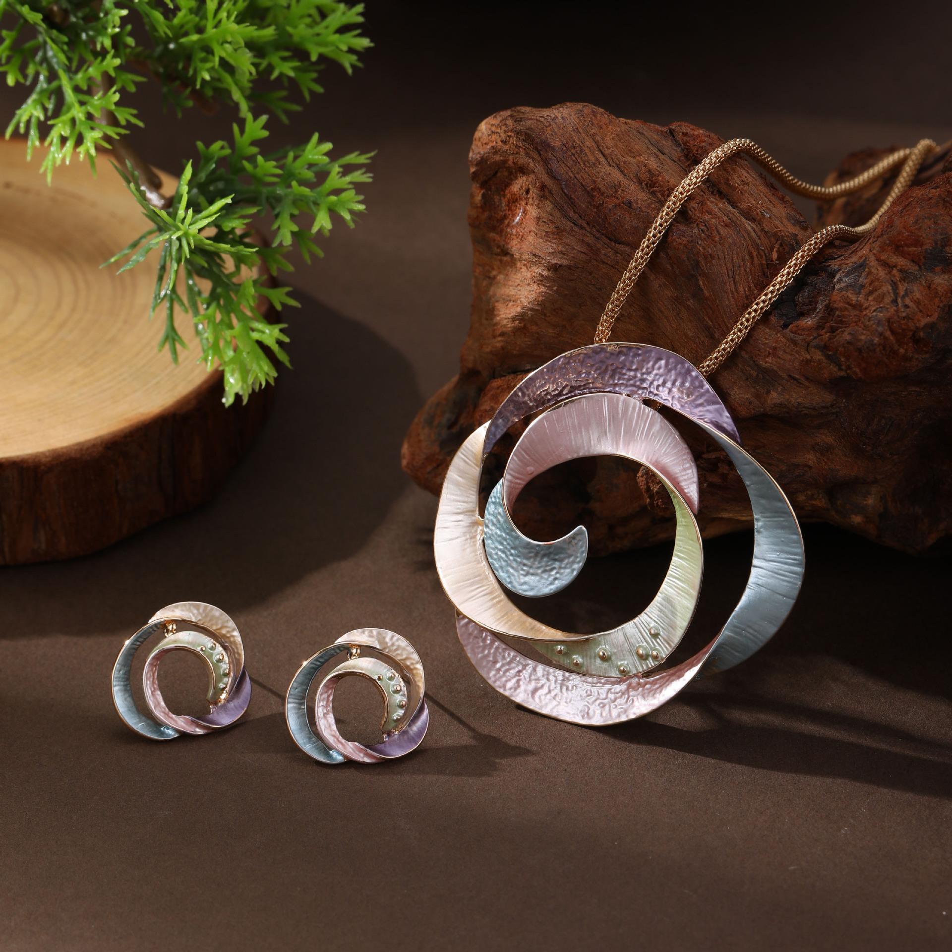 

Новый эмалевый цвет полые серьги-пусеты с розой и подвеска, женская модная универсальная цветочная шейная цепочка