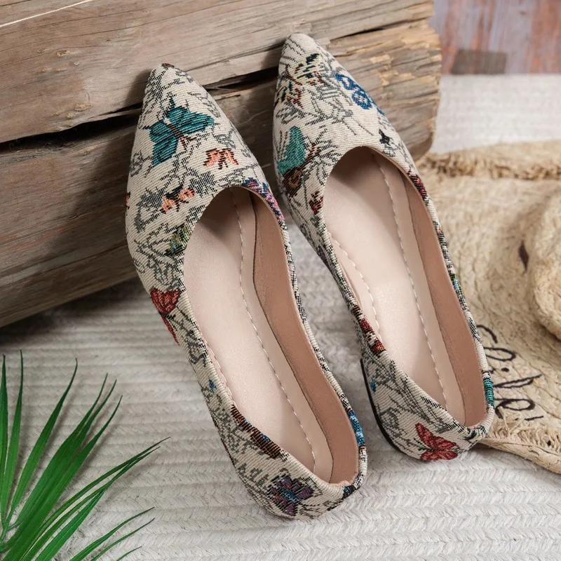 Fashion 2025 Hot Sale Plus Size Women's Flats Print Slip On Soft Bottom Pointed Toe Flats Outdoor Casual Daily Walking Shoes Zapatos
