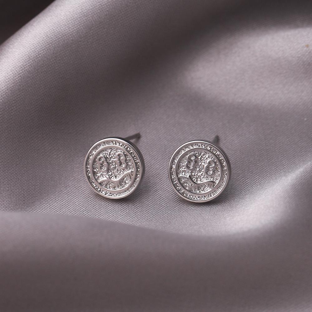 

Европейские и американские серьги-пусеты с полным бриллиантовым паве - Элегантные маленькие круглые бриллианты, Холодный стиль, Универсальная эстетика высокого класса.