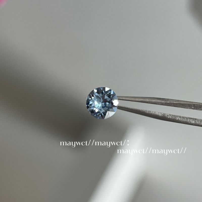 

Maywct Флэш Луоло Цвет Хуацзы круглый бриллиант медицинская титановая сталь плоские винты легче всего сочетать серьги-гвоздики серьги-пирсинг козелка 6.2 mm-8# light blue (one)