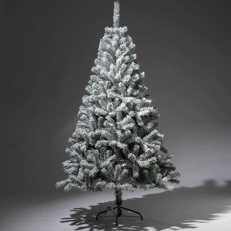 Hustý bílý vánoční stromek