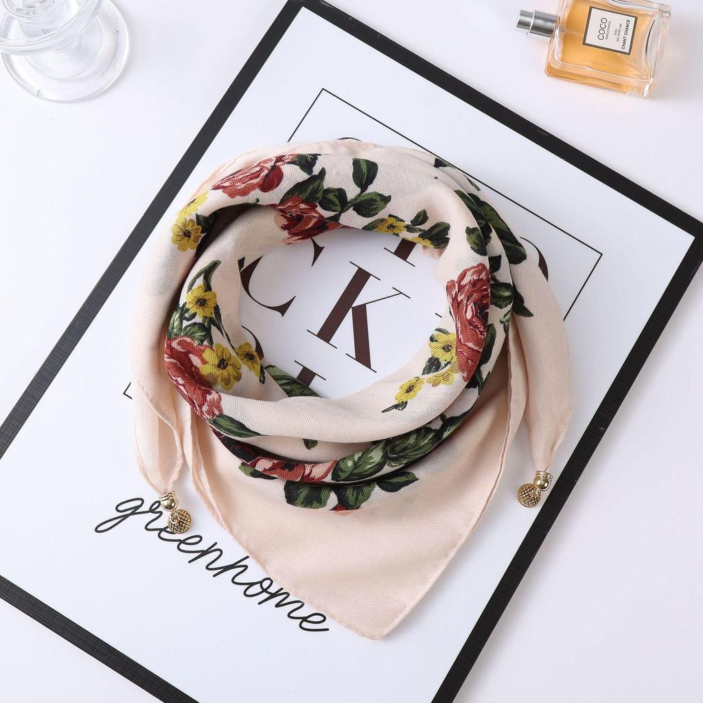 Herbst/Winter Seidenschal im Western-Stil mit koreanischem magnetischem Goldkugel-Akzent