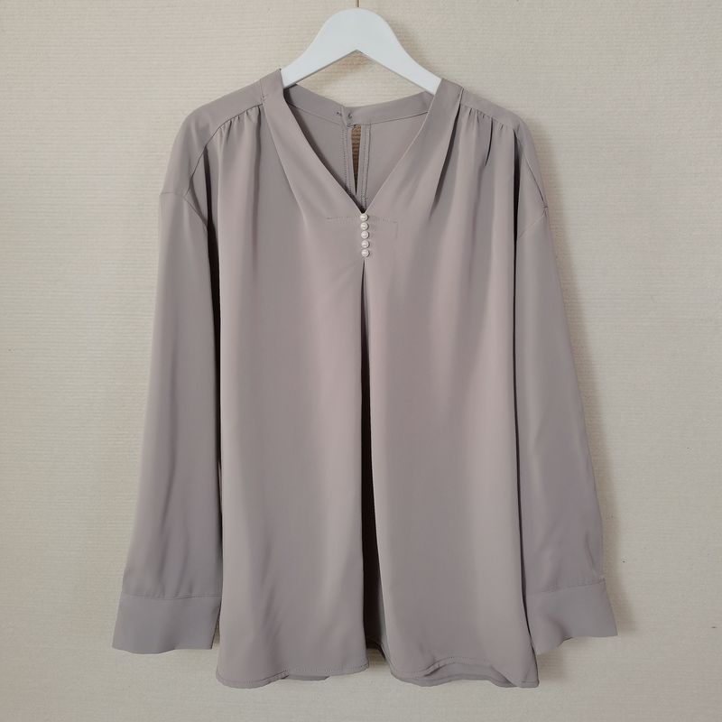 Export Export Original Order Leftover Stock V Neck Pearl Buckle Pullover Long Sleeves Shirt Women's Chiffon Professional Commute Bottoming Shirt