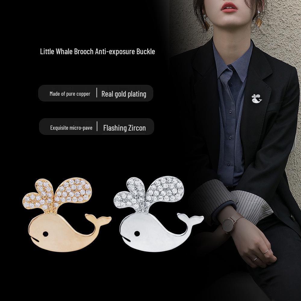 Elegant Gold-Plated Whale Brooch for Women with Zircon Inlay – High-Grade, Niche Lapel Pin with Anti-Exposure Button.