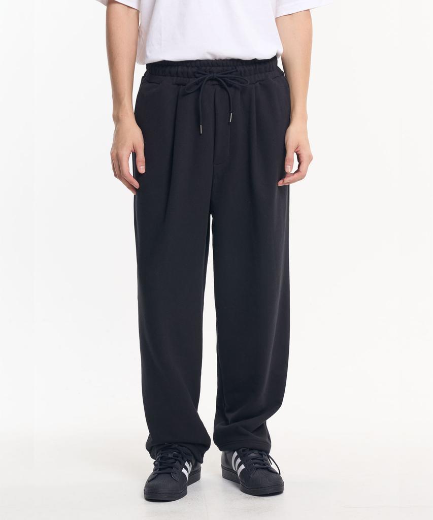 MOO Single-Pleat Balloon Wide Sweatpants - Black