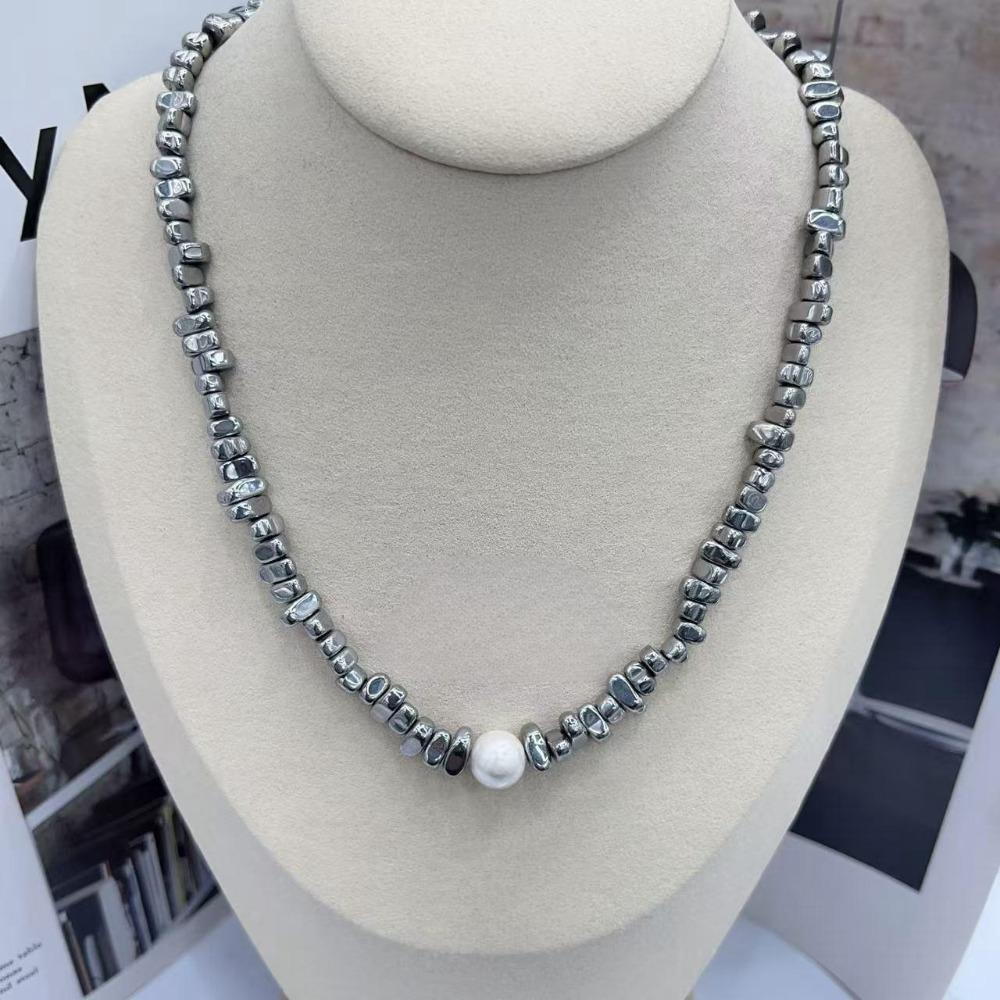 

Gravel Stone Necklace Smooth Collarbone Chain Solid Color Beaded Necklace Women With Pearl