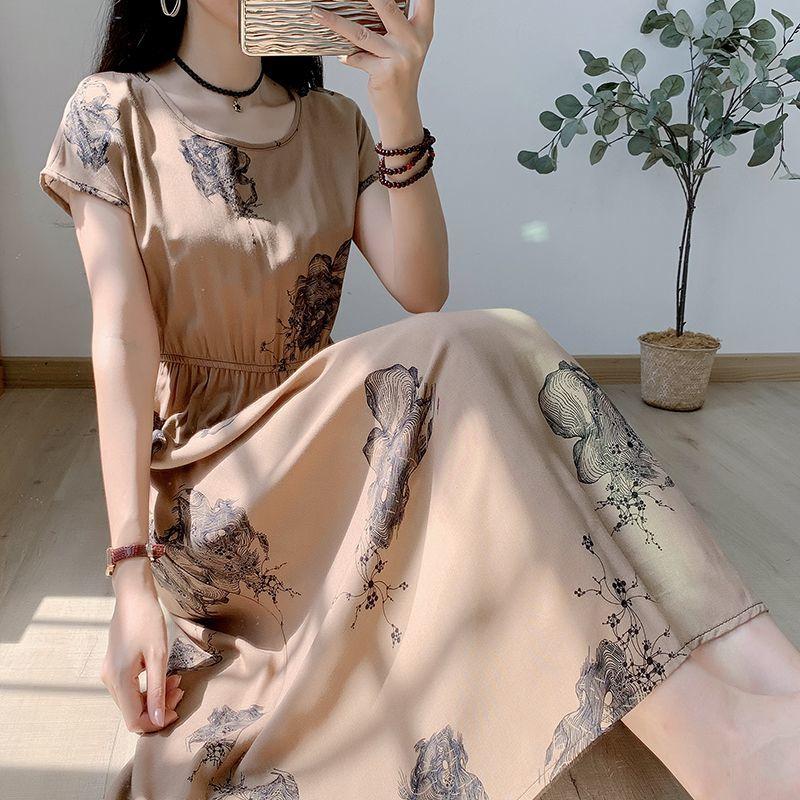 Свободное и обтягивающее хлопково-шелковое платье с короткими рукавами для летней — фото 34