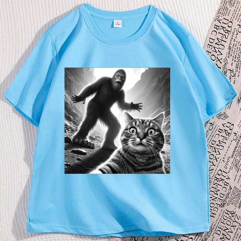

Scared Cat Selfie with Bigfoot Retro 90s TShirt Casual Cotton Funny Cat T Shirt Cotton Short Sleeve Round Neck Male Clothes 4XL