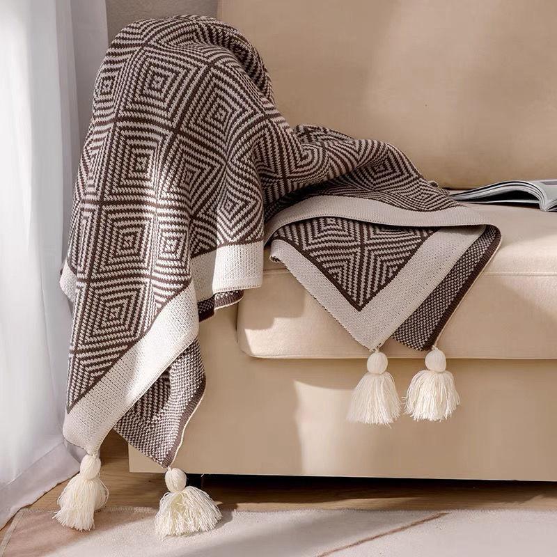 Black & White Geometric Knitted Throw - Luxury Soft Furnishing Sofa Scarf, Single Nap Blanket & Retro Shawl
