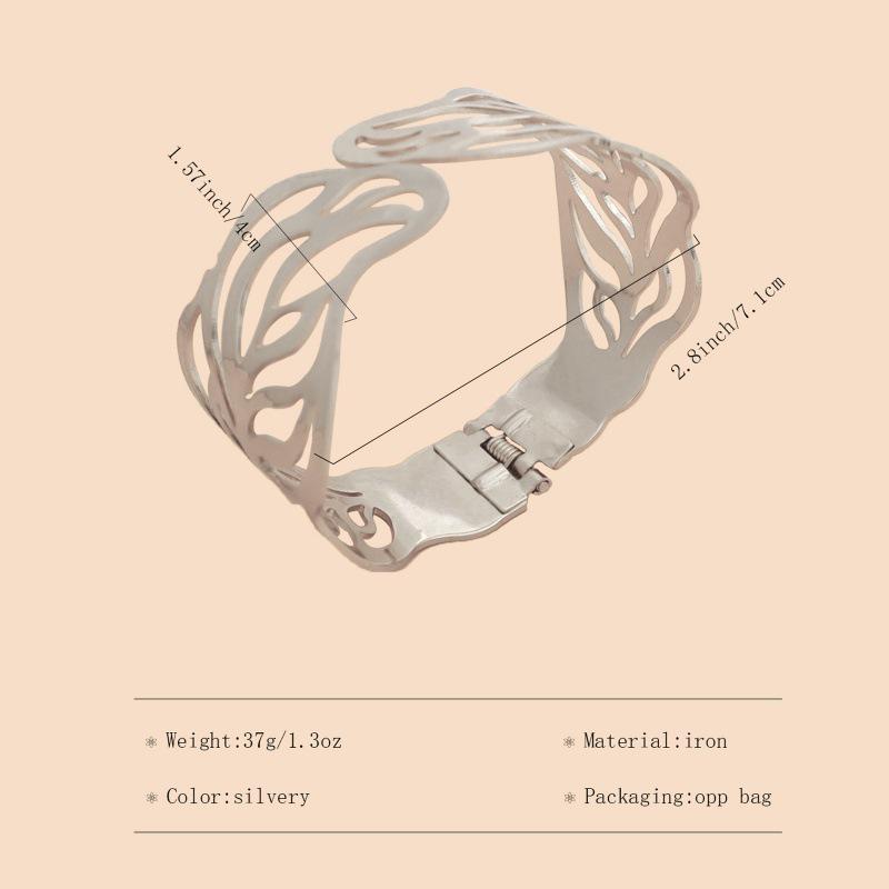 Women's European & American Fashion Metal Hollow-Out Exaggerated Elastic Bracelet Armlet