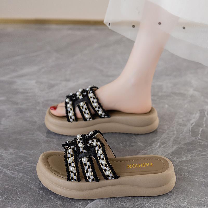Thick-soled slippers women's summer outer wear with skirts 2025 new soft-bottomed beach pearls heightened one-word cool slippers