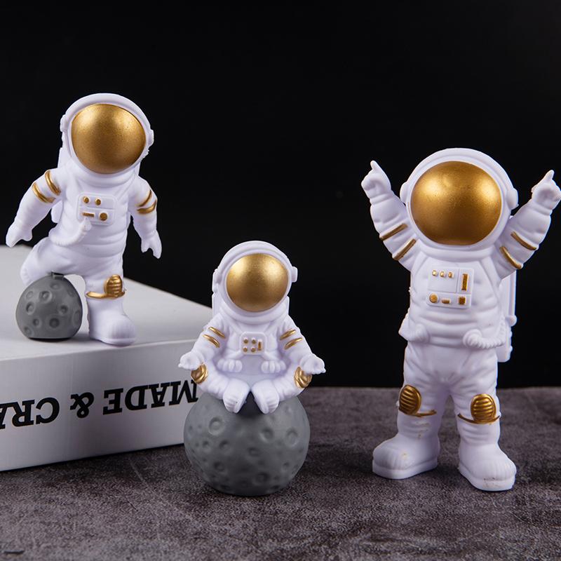 3pcs Plastic Astronaut Statue Statue Astronaut Sculpture Educational Toy Desktop Home Decoration Astronaut Model Children's Gift