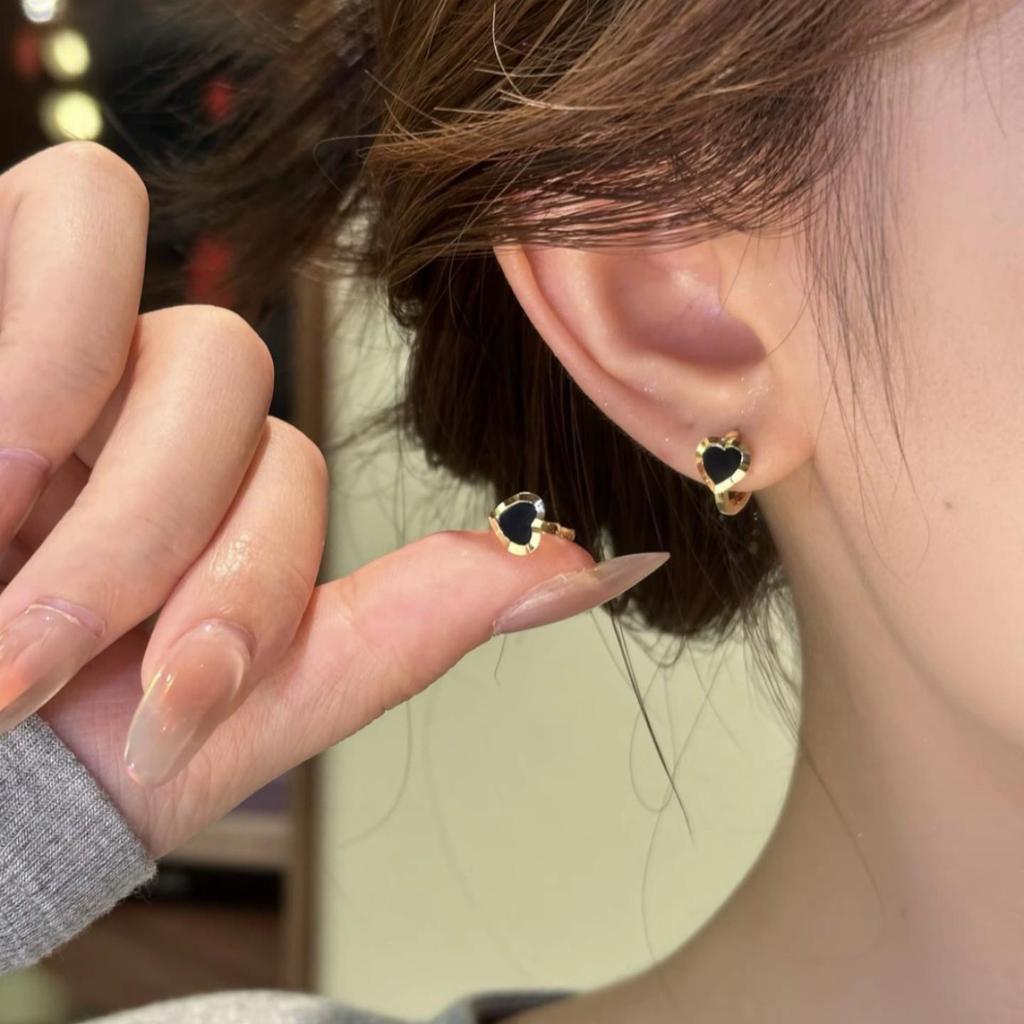 Elegant Small Black Heart Earrings for Women – Versatile, High-End Design