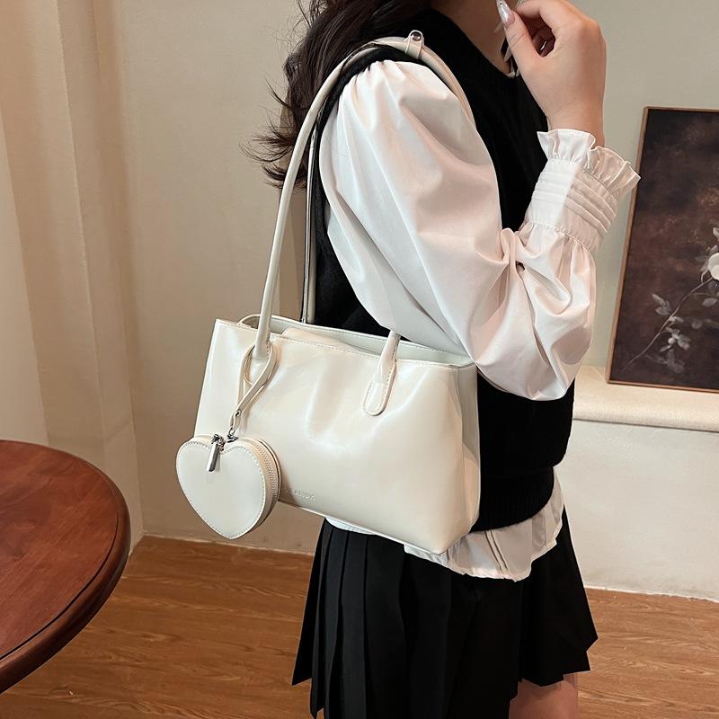 Premium sense 2025 new women's bags niche texture retro love pendant accessories