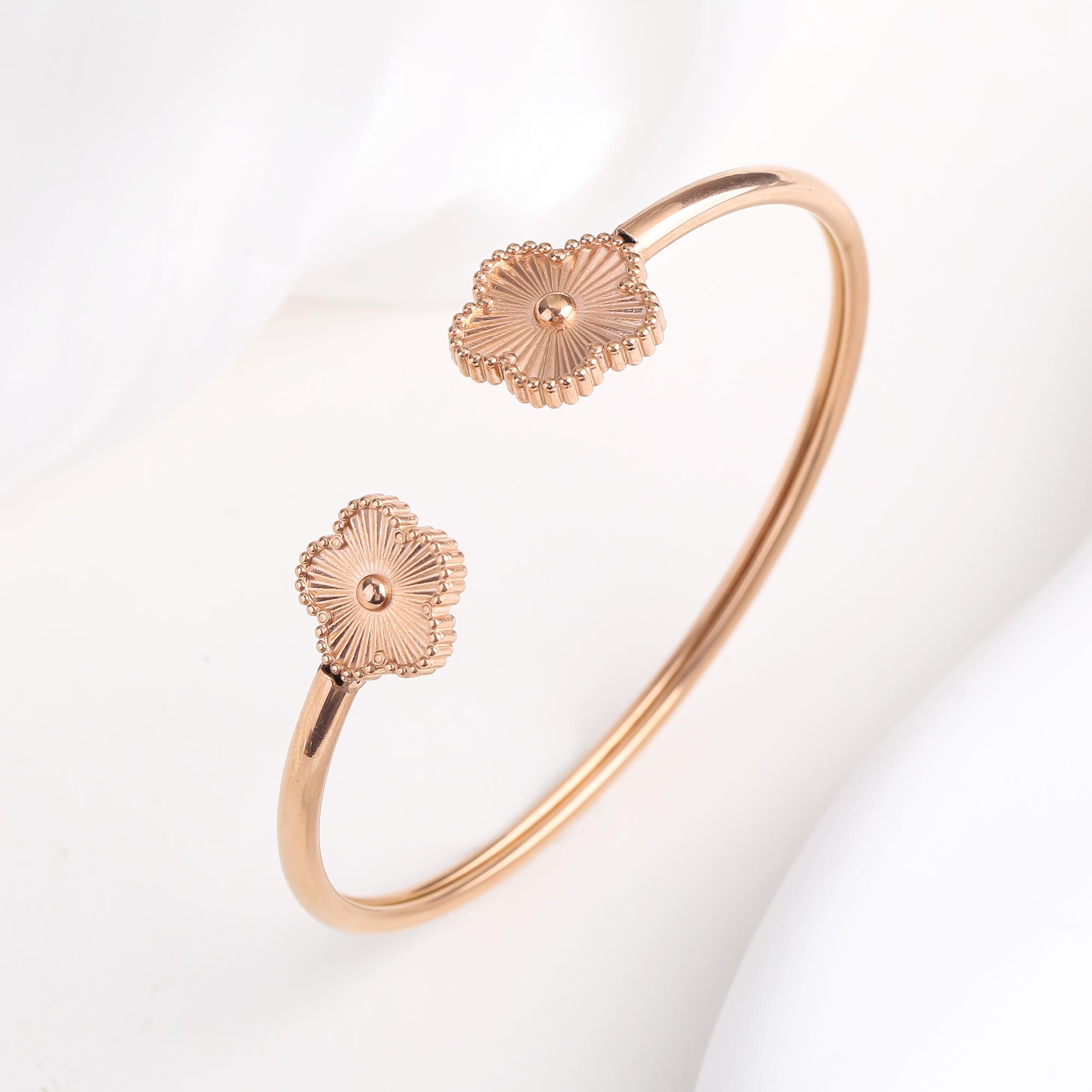 

Позолоченный браслет-манжета из нержавеющей стали с цветком из пяти лепестков, роскошный, для женщины, девушки, для вечеринки, на удачу, с циркониевыми вставками, для повседневной носки, клевер