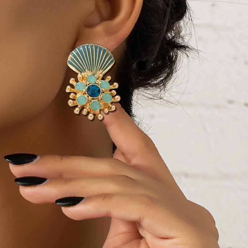 

Blue scallop stud earrings, beach ocean vacation shell earrings, shiny rhinestone earrings, women s seaside play wear смарагдовий