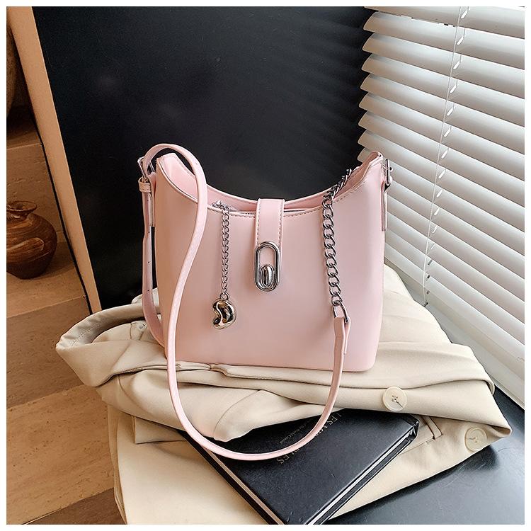 Niche Bucket Bag 2025 New Popular Messenger Bag Shoulder Underarm Bag High Fashion Versatile Women's Bag