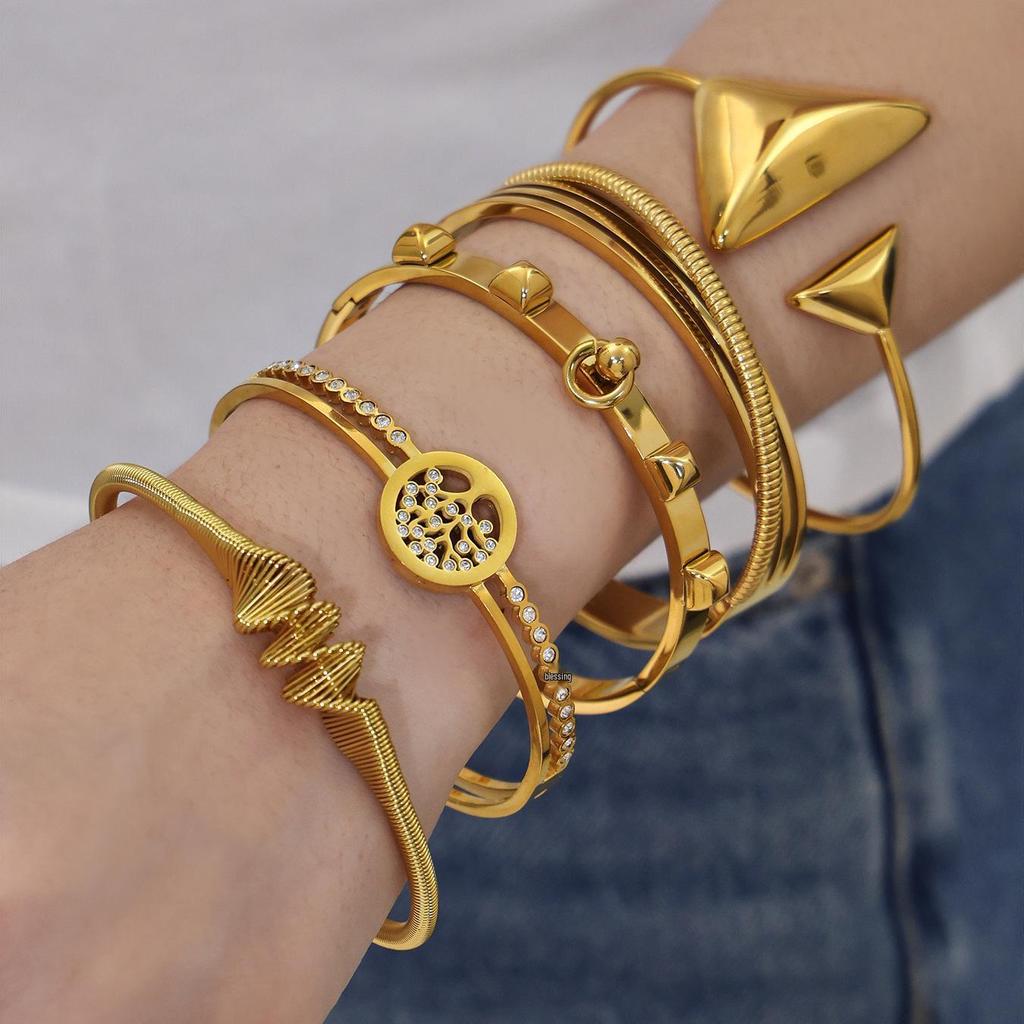 Geometrisches offenes Armreif-Armband aus 18 Karat vergoldetem Edelstahl - Unregelmäßige europäisch-amerikanische Mode mit vielseitiger Persönlichkeit