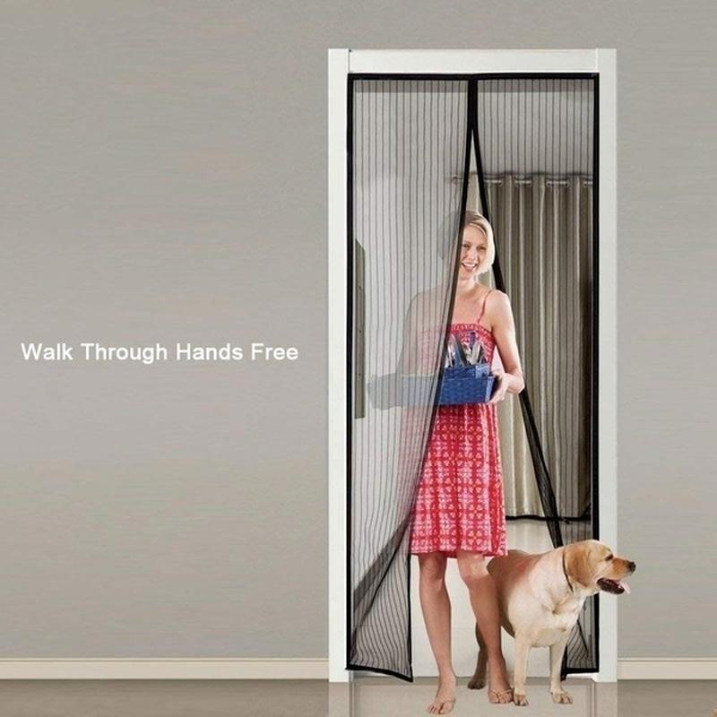 Sommer-Türvorhang, elektromagnetisches Türnetz mit Ringverschlüssen im Vollrahmen, verhindert das Eindringen von Mücken in den Raum