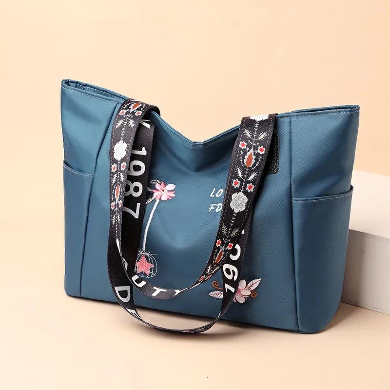 Chic Tote Bag for Women - Spacious &, Fashionable Shoulder Handbag