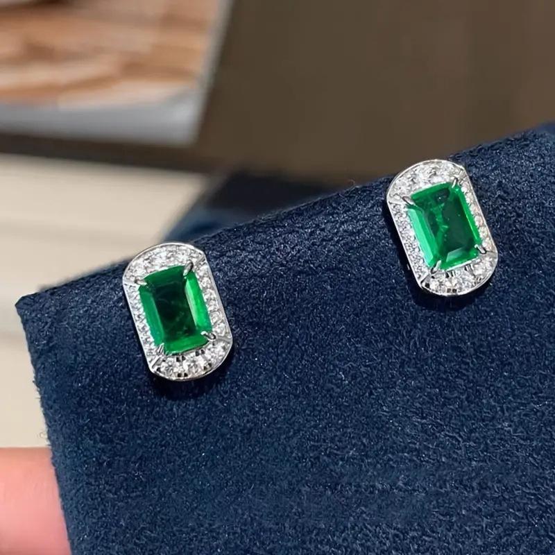 Geometric light luxury stud earrings, simple daily wear jewelry for ladies, expensive high-end exquisite models