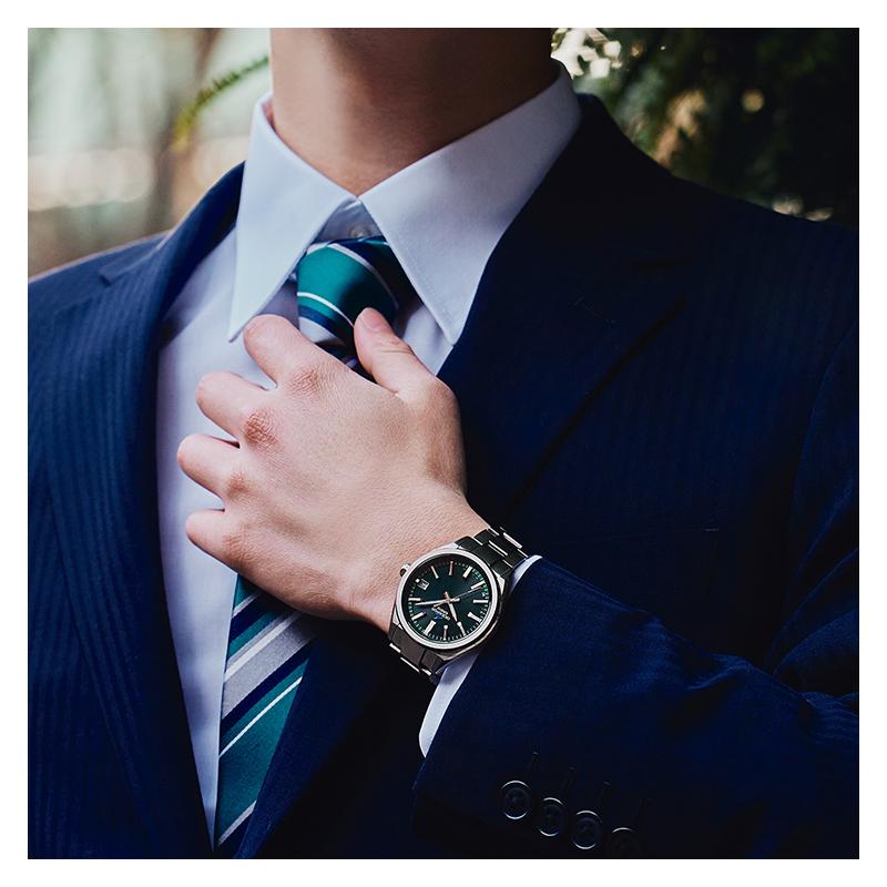 Casio OCEANUS series-disc three-hand series 100 meters waterproof quartz movement Japanese and Korean watch men's watch green dial OCW-T200S-3AJF