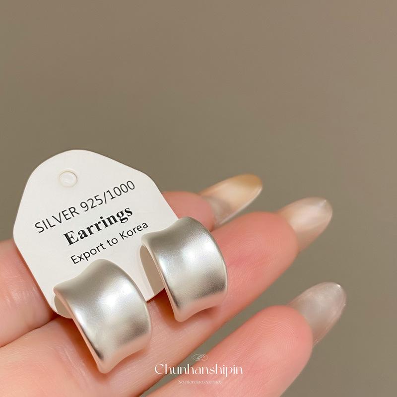 C-shaped wide-sided stud earrings, women's earrings, autumn and winter advanced mosquito coil disc ear clips, no ear piercings, advanced sense