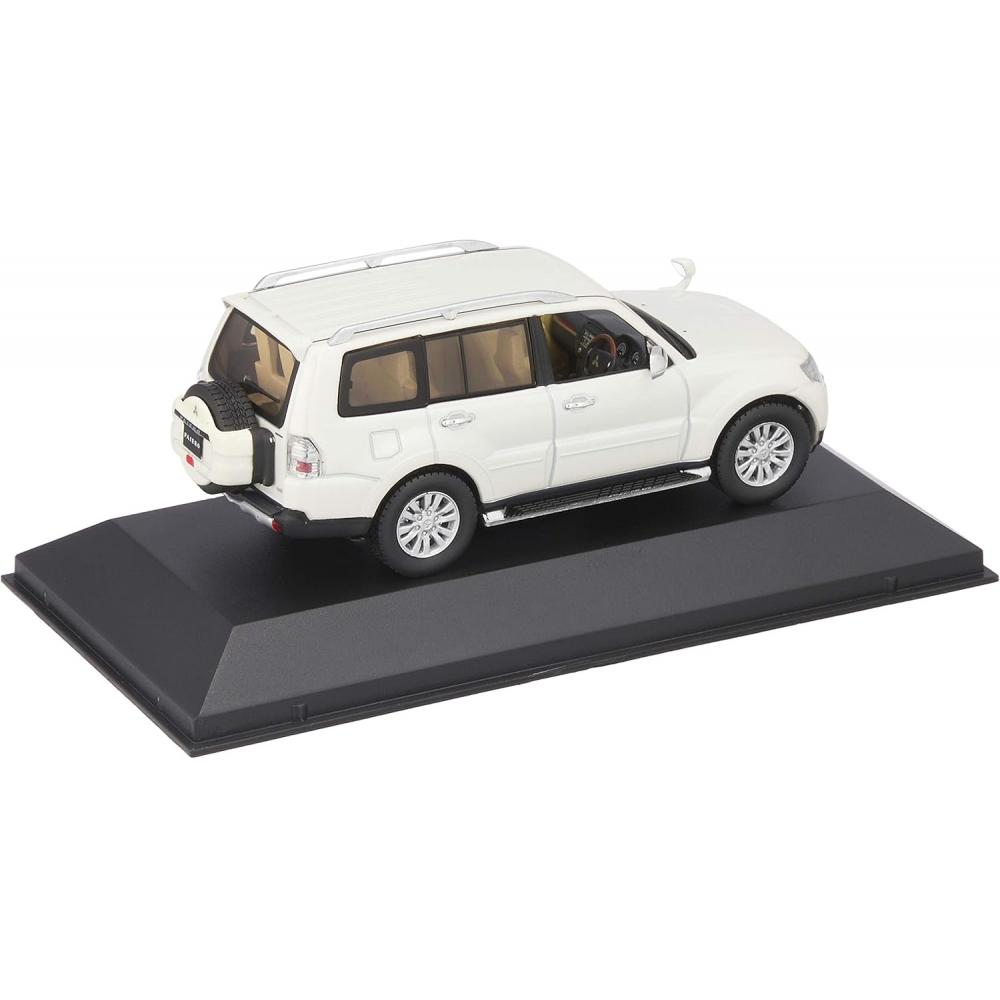 International Trade First43 First43 Mitsubishi Pajero 4wd 2010 Pearl White 1 43 Scale F43075