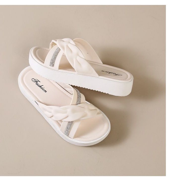 New Rhinestone Slippers for Women Fashionable Sandals for Outdoor Wear, Cool Slippers