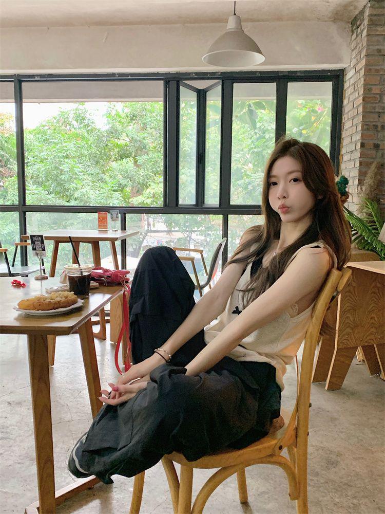 Women's Color-Block Bow Top: Slim Fit Summer Knit with Rolled Hem and Ripped Design