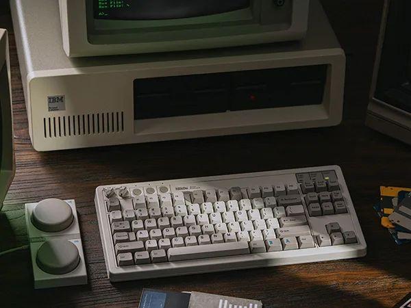 8BitDo Retro Mechanical Keyboard Bluetooth 2.4G