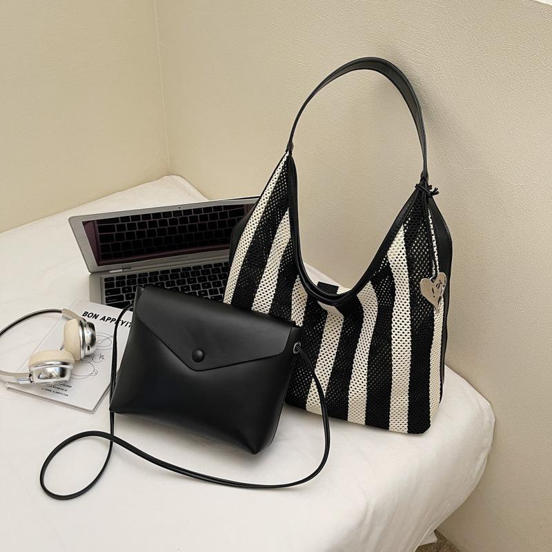 

Korean ins striped large-capacity tote bag 2025 summer new commuter versatile contrasting color two-piece shoulder bag 33*12*35 чёрный