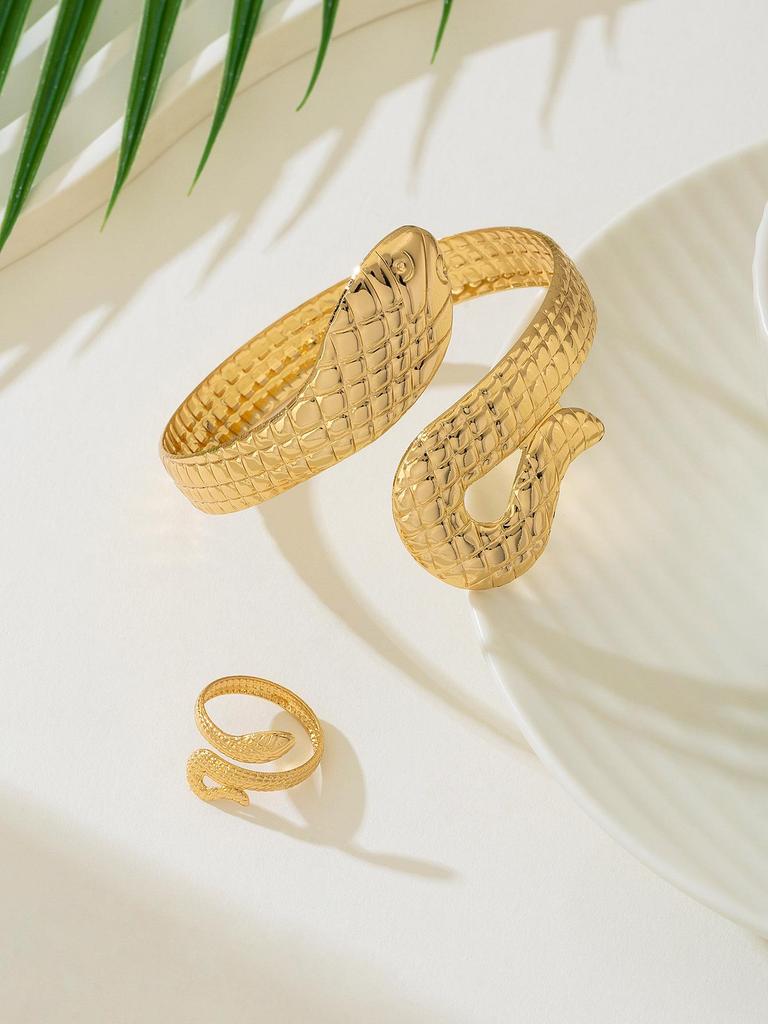 Trendy European and American Snake Shape Open Bangle Ring for Women