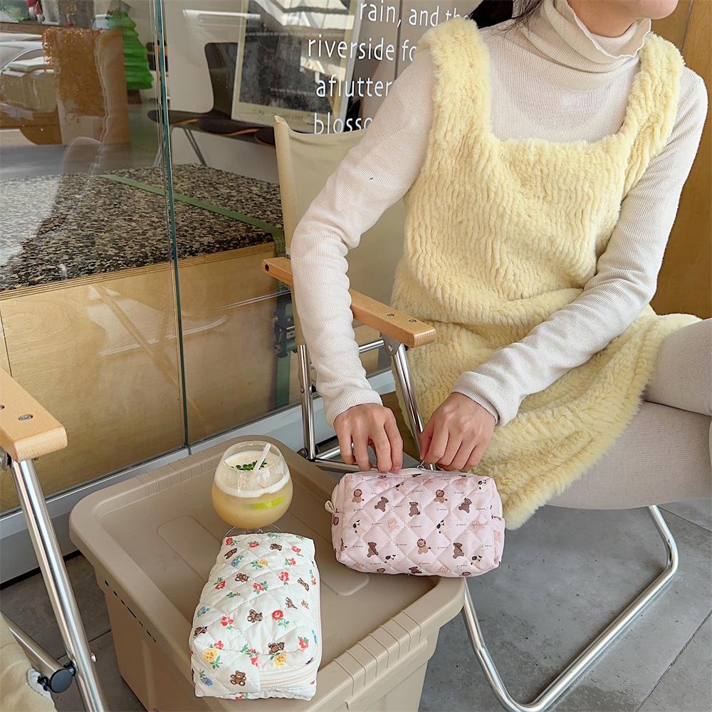 Fresh Quilted Hand-Held Cosmetic Bag for Girls - Large Capacity Cute Storage for Stationery and More