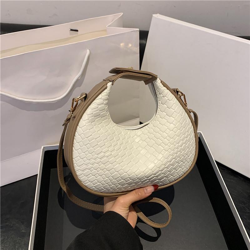 Women's Premium Shoulder Bag New Fashion Niche Design Messenger Bag Female Simple Style Female Woven Hobo Bag