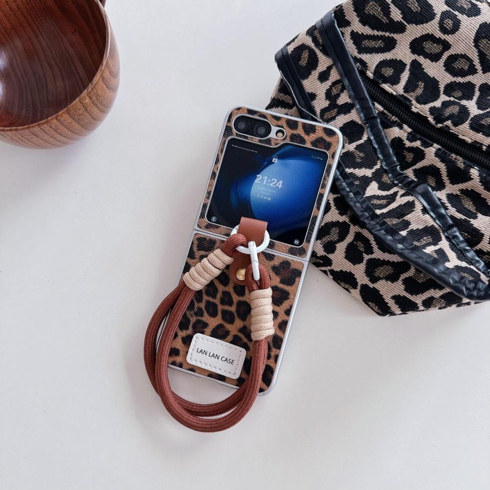 Leopard Print Leather Phone Case for Samsung Galaxy Z Flip 6 5 4 3 Flip6 Flip5 Flip4 Flip3 5G Wrist Strap Protective Cover