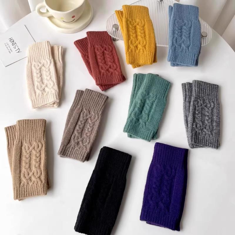 

Новое поступление: Теплые сенсорные перчатки без пальцев - Толстый и милый дизайн