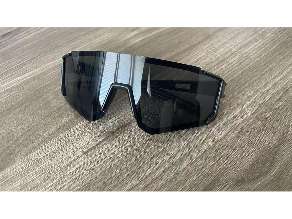 2025 Kids' Windproof Cycling Sunglasses – UV Protection for Boys & Girls, Trendy Outdoor Eyewear