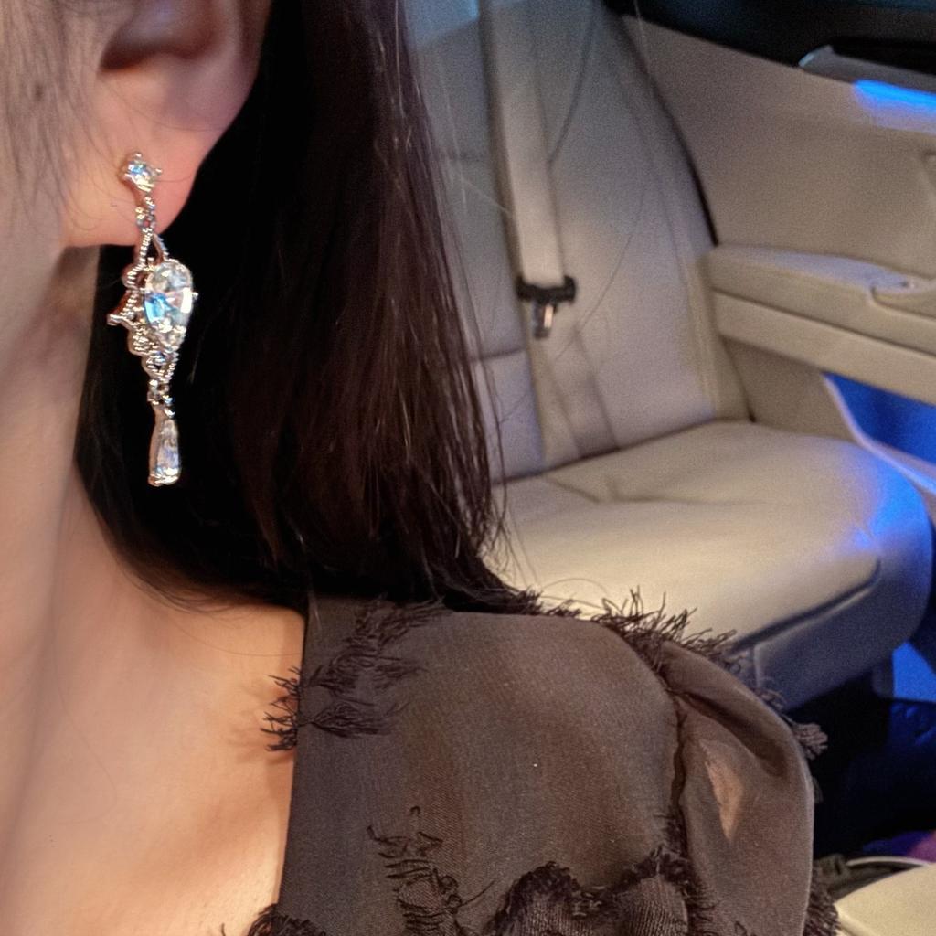 French Retro Style Shiny Waterdrop Crystal Drop Earrings for Women Fashion Silver Color Pendientes Flash Earrings Party Jewelry